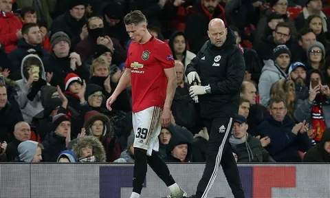 'Rướn' không đúng lúc, sao Man Utd mang 'họa' tới cho Solskjaer