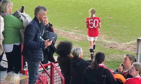 Chưa hết duyên nợ, Solskjaer cười toe toét nhìn M.U hủy diệt Chelsea