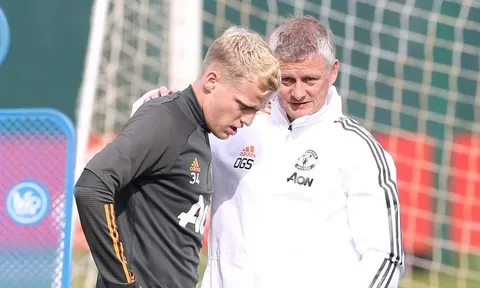 Ole nhận xét 1 câu về màn trình diễn của Van de Beek trước Palace