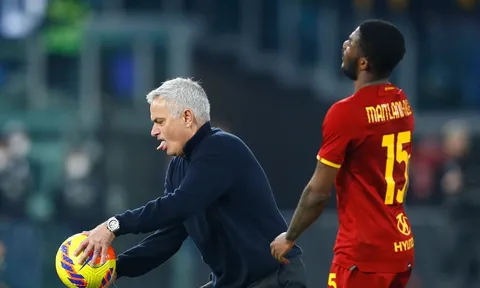 Ông chủ Roma phải ra mặt xin lỗi sau hành động trẻ con của Mourinho