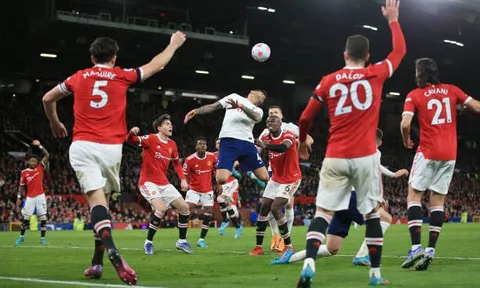 'Ông chủ tuyến giữa' xuất hiện trong trận Man Utd 3-2 Tottenham