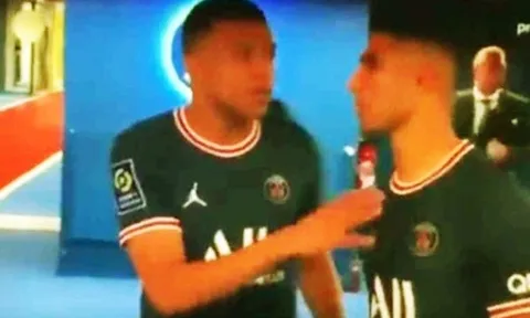 'Ông trời con' Mbappe thể hiện uy quyền, ra lệnh đồng đội phục tùng