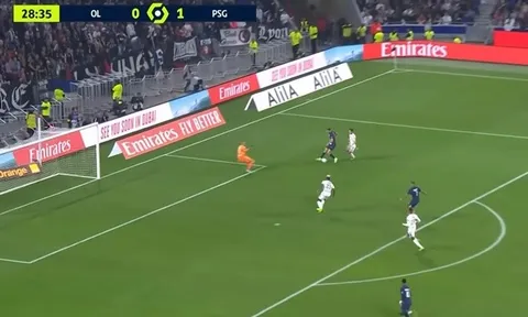 Mbappe lộ rõ uy quyền 'ông vua' so với đồng đội