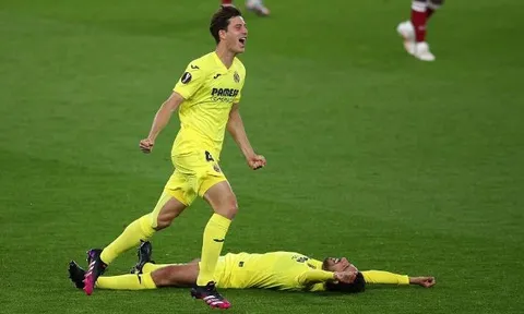 Owen Hargreaves ngạc nhiên vì Pau Torres