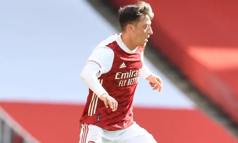 "Arteta trông có yếu đuối nếu đưa Ozil trở lại? Tôi không nghĩ thế"