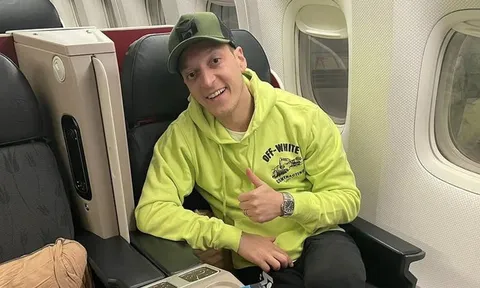 Mesut Ozil đến Indonesia