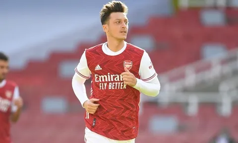 Lộ lý do khiến Juventus không thể "giải cứu" Mesut Ozil