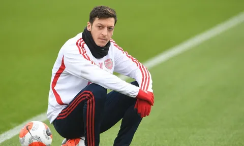 Ozil bị Arsenal ghẻ lạnh, đại diện chỉ trích thẳng mặt Arteta