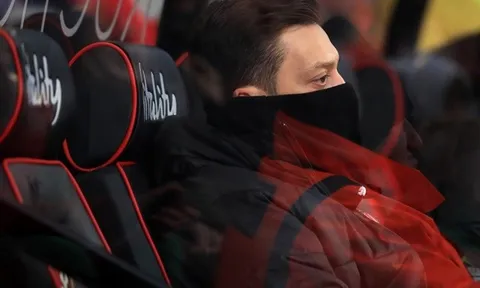'Ozil sẽ không được ra sân ở Arsenal nữa. Cậu ta đã chống lại CLB'
