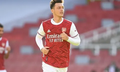 "Ozil khiến Arsenal như lũ ngốc và đội bóng phải kiểm điểm hành động của mình"