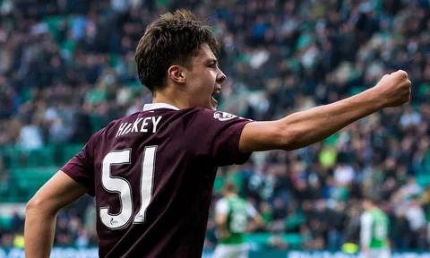 Chỉ 17 tuổi, cái tên này đã khiến Man City, Liverpool, Arsenal đại chiến