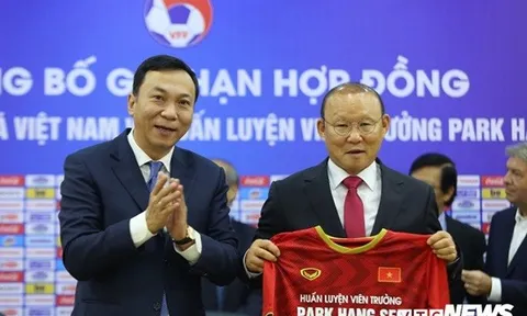 Ký HĐ mới với Việt Nam, thầy Park xúc động cảm ơn 1 người