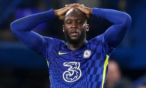Lukaku giúp nữ phóng viên giải khuây trong thời gian cách ly
