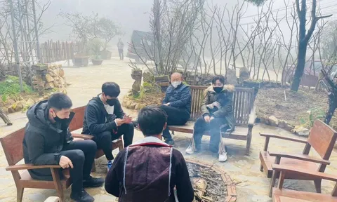 Thầy Park 'phượt' Sapa cùng vợ, không dự gala Quả bóng vàng