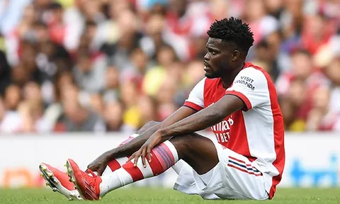 Partey chấn thương, CĐV Arsenal hiến kế cho Arteta 1 cái tên thay thế