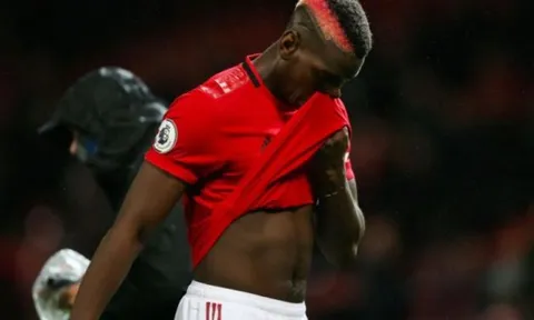 Pat Nevin: "Chưa ai nhận nhiều lời bào chữa như cầu thủ Man Utd đó"