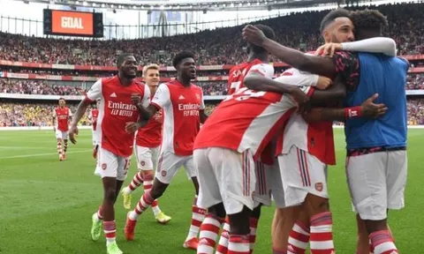 Paul Merson cười nhạo về mục tiêu của Odegaard