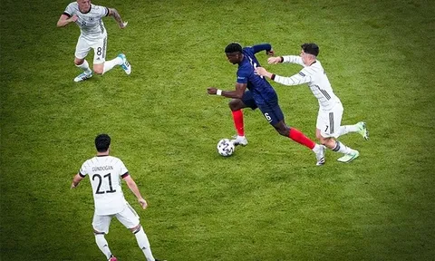 ĐT Pháp thắng trận, Pogba đối diện nguy cơ bị phạt