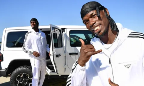 Pogba tạo dáng cool ngầu trước CĐV