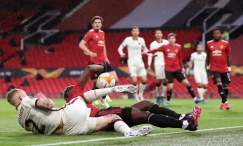 Paul Pogba xứng danh "hung thần" của Old Trafford