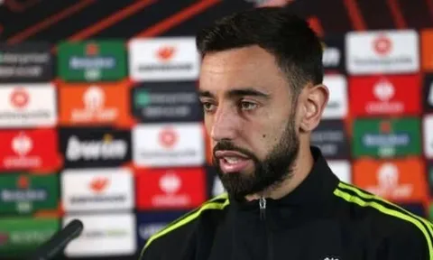 Paul Scholes khuyên Ten Hag loại Bruno Fernandes
