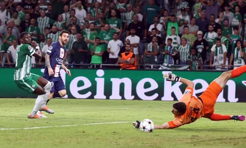 Pedri nhận xét Messi và Ronaldo