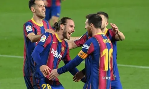 'Penalty ma' xuất hiện, Messi cùng Griezmann lập 2 siêu phẩm giã nát đối thủ