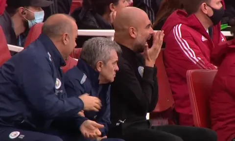 Pep Guardiola há hốc mồm khi Martinelli bỏ lỡ không tưởng