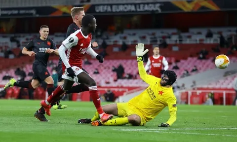 9 thống kê Arsenal 1-1 Slavia: Thảm họa phòng ngự, "Cầu thủ 100" xuất hiện
