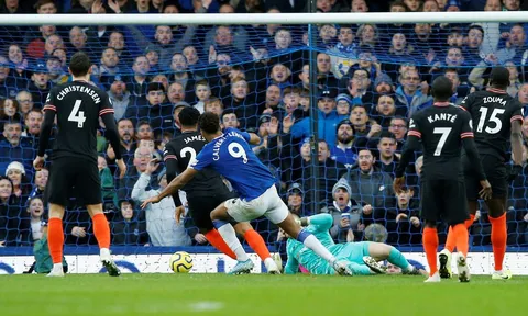 'Pha phòng ngự hỗn loạn của Chelsea'