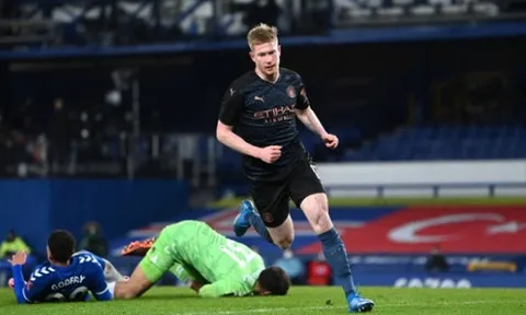 Kỳ binh náo loạn phá thế phong bế, Man City loại bỏ Everton dệt tiếp mộng ăn 4