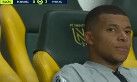 Phản ứng của Mbappe khi bị thay ra từ phút 63