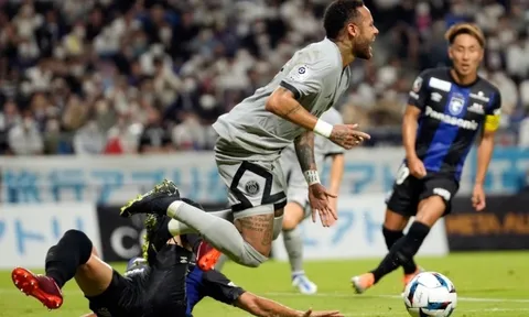 Phản ứng của Neymar khi bị tố ăn vạ lộ liễu