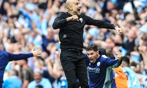 Phản ứng của Pep khi Man City ghi 3 bàn trong 5 phút