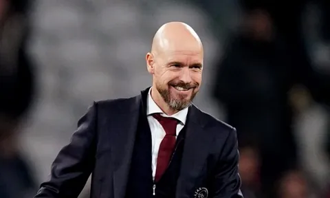 Phản ứng của Ten Hag với Zidane Iqbal và Charlie Savage