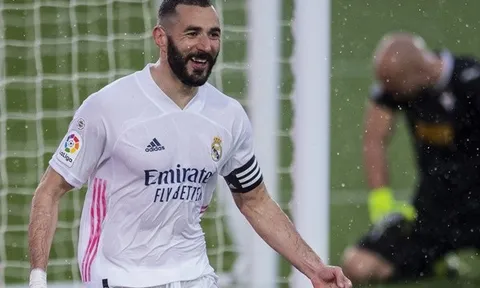 Phát kiến của Jurgen Klopp đối đầu thách thức mang tên Benzema