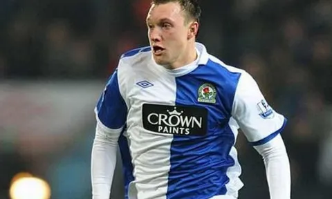 Phil Jones sắp rời Man Utd: Đi thật xa để trở về?