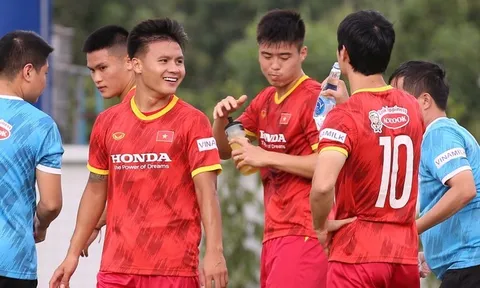 PHÓNG SỰ ẢNH: Buổi tập đầu tiên của Quang Hải sau khi trở về từ Pau FC