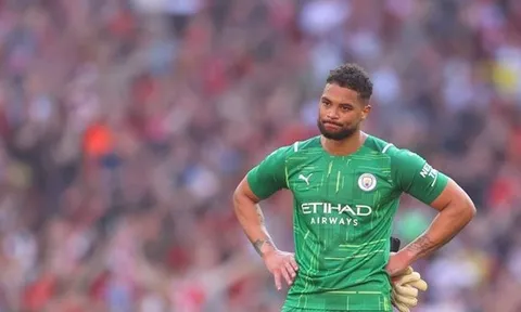 Phòng thay đồ Man City phản ứng thế nào với sai lầm của Zack Steffen?