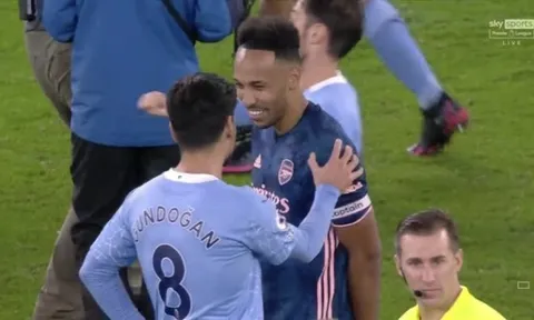 Aubameyang để lại hình ảnh cực sốc sau khi Arsenal thua Man City