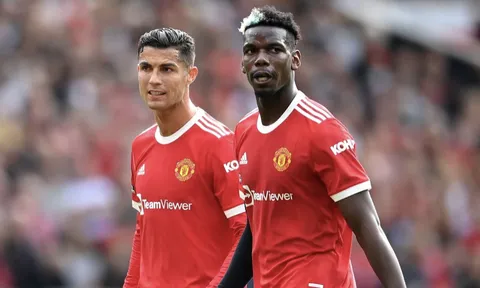 Pogba chỉ biết ngước nhìn Ronaldo