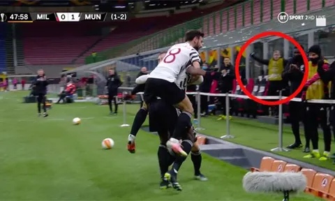 Pogba ghi bàn, Van de Beek tức tốc thực hiện ngay 1 động thái