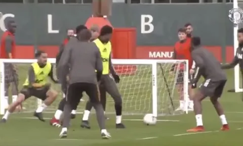 Pogba "làm nhục" Rashford, Bruno lộ biểu cảm khó tin