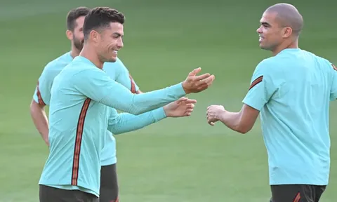 Phản ứng của Ronaldo khi Pepe trở lại