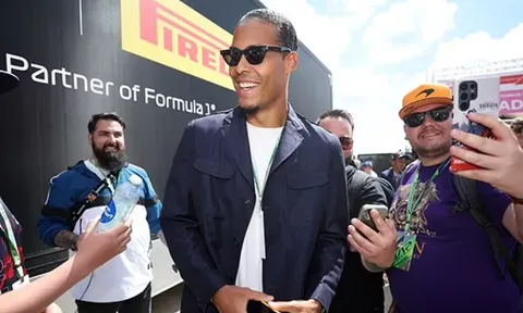 Van Dijk cùng dàn sao EPL cool ngầu xuất hiện ở giải đua F1