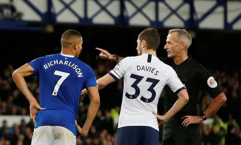 Premier League họp bàn, VAR sắp bị "tiêu diệt"?