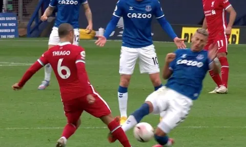 SỐC! Hòa Everton tức tưởi, Liverpool còn đón nhận thêm hung tin