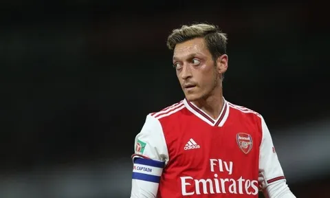 Làm ngơ Man Utd, Ozil chọn bến đỗ không ngờ