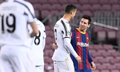Loại bỏ 'kẻ nổi loạn', PSG mở rộng cửa chào đón Ronaldo hoặc Messi