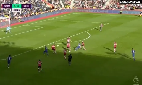 Pulisic mất mấy nhịp để 'loại bỏ' 4 cầu thủ Southampton?